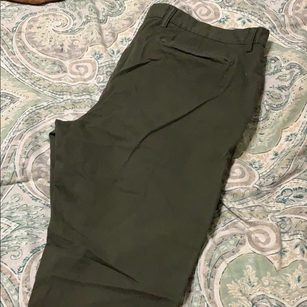 Old navy chinos 38x32 olive green